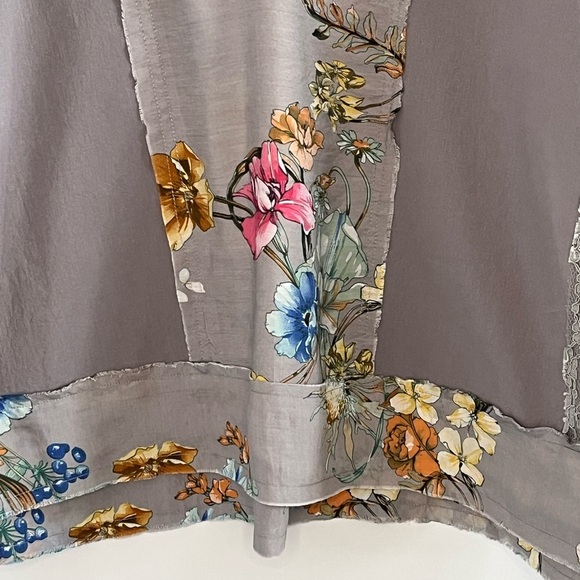 POL Floral V-Neck Raw Edge T-Shirt with Lace Detail Boho Cottagecore Size Small - Picture 6 of 16